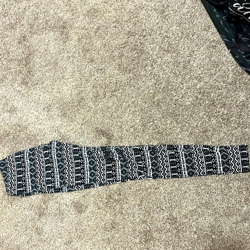 Arizona Jeans co. Black and White printed leggings unused
